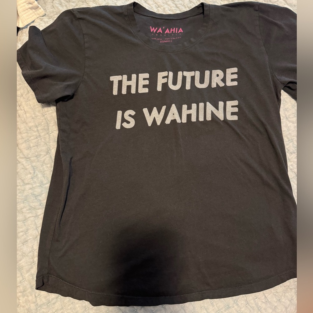 WA’AHIA the future is wahine grey T-shirt size XS